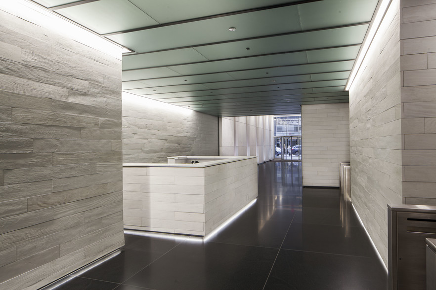 111 W 33rd St, New York, NY for rent - Lobby - Image 3 of 10