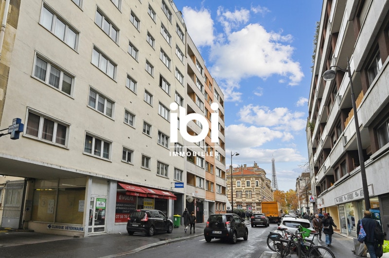 Retail in Paris for sale Building Photo- Image 1 of 26