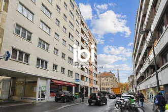 Retail in Paris for sale Building Photo- Image 1 of 26