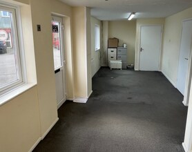 Wilverley Rd, Christchurch to rent Interior Photo- Image 2 of 3
