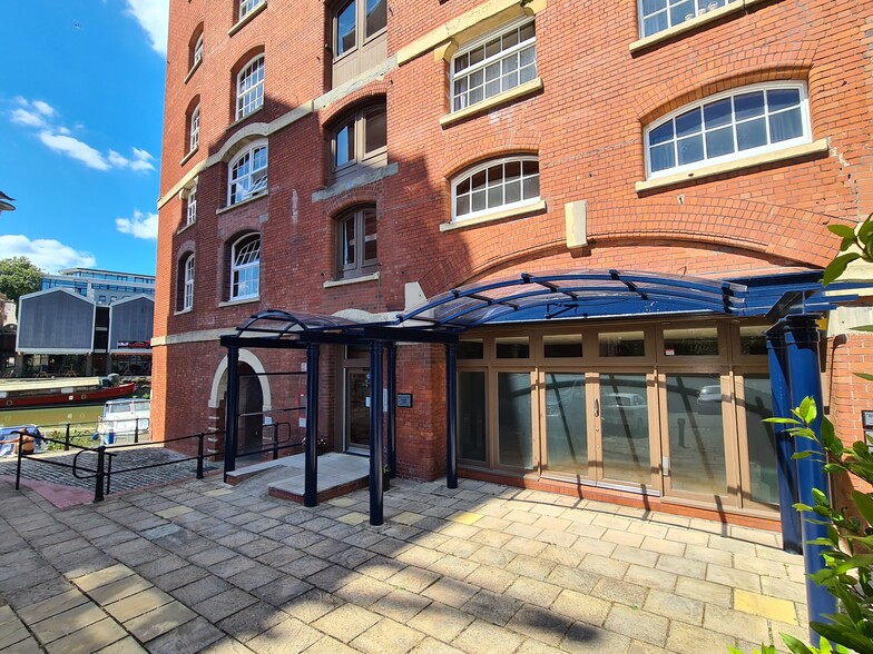 Ferry St, Bristol to rent - Primary Photo - Image 1 of 5