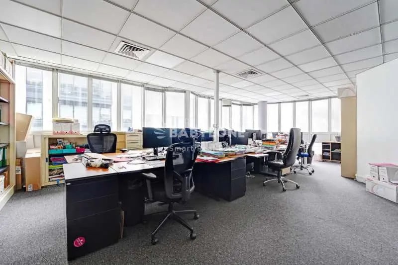 Office in Levallois-Perret to rent Interior Photo- Image 1 of 11
