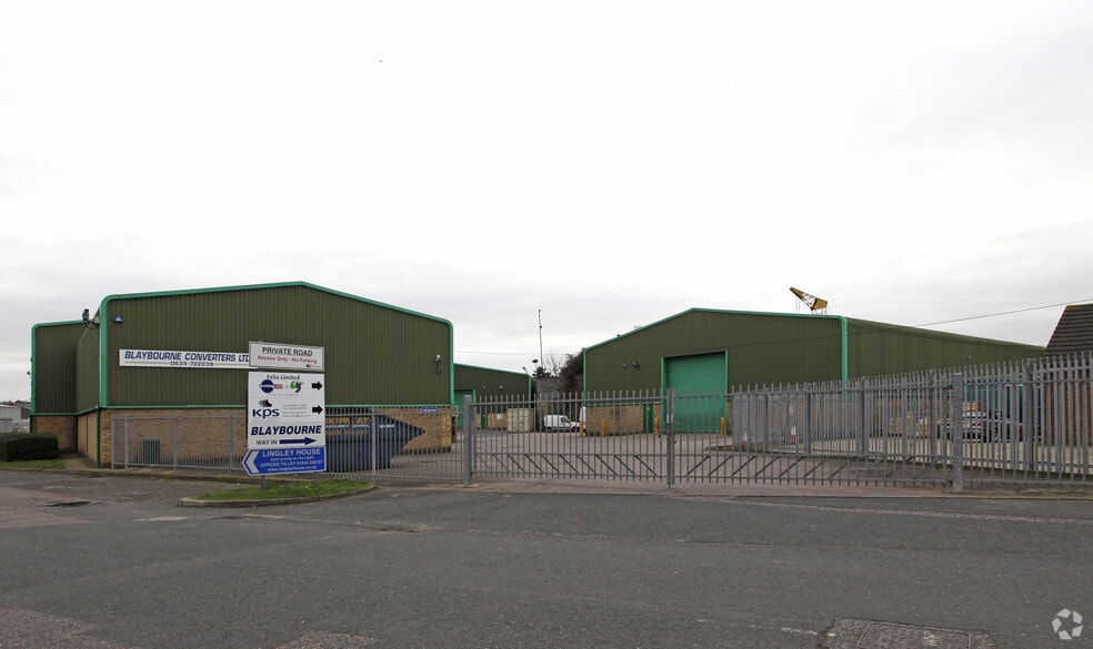 Commissioners Rd, Rochester to rent - Building Photo - Image 1 of 3