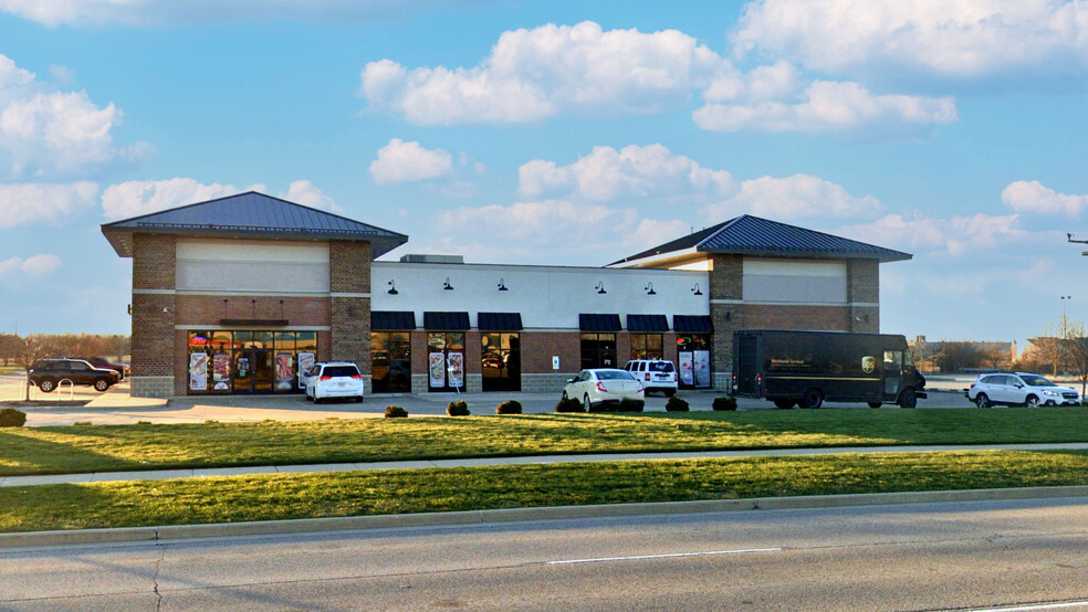 902 Meijer Dr, Champaign, IL for rent - Building Photo - Image 3 of 18