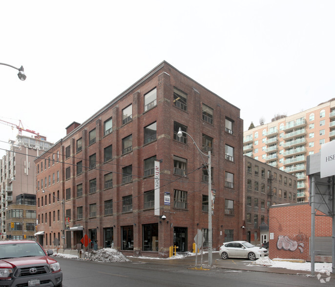 366 Adelaide St E, Toronto, ON for rent - Building Photo - Image 2 of 5