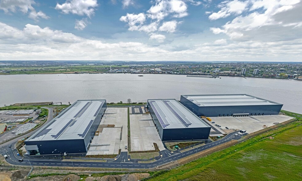 Coldharbour Ln, Rainham to rent - Building Photo - Image 3 of 12