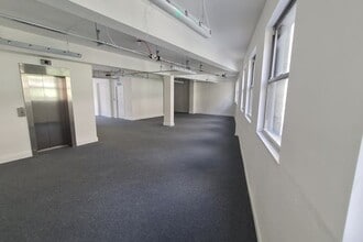6 Commercial Way, Woking for sale Interior Photo- Image 1 of 1