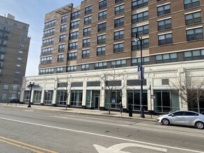 4400 N Broadway St, Chicago, IL for rent Building Photo- Image 2 of 10