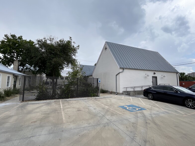 719 Avenue E, San Antonio, TX for rent - Building Photo - Image 1 of 11