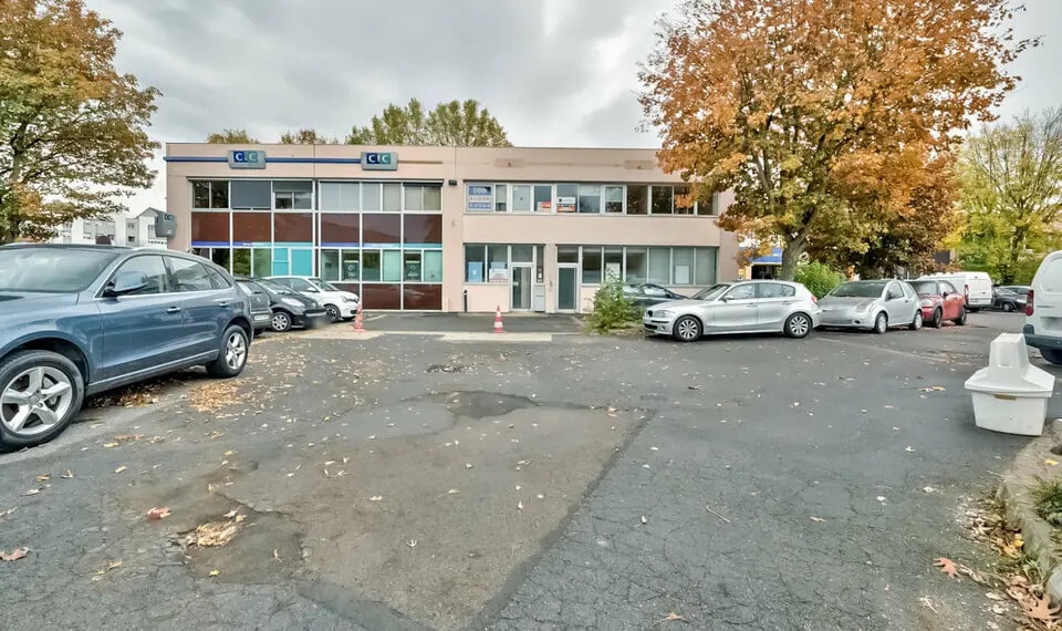 Light Industrial in Torcy to rent Building Photo- Image 1 of 6