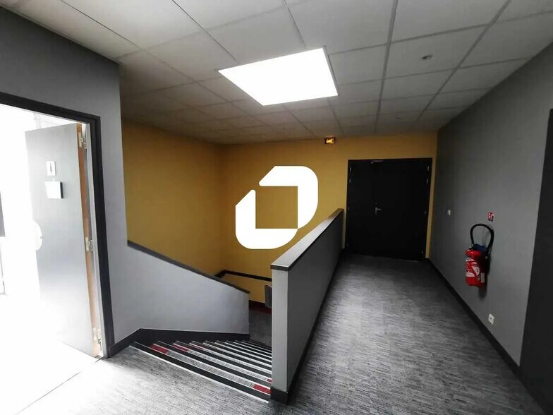 10 Ter Avenue Du Québec, Villebon-sur-Yvette to rent - Interior Photo - Image 3 of 12