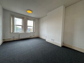 83 High St, Benfleet to rent Interior Photo- Image 2 of 3