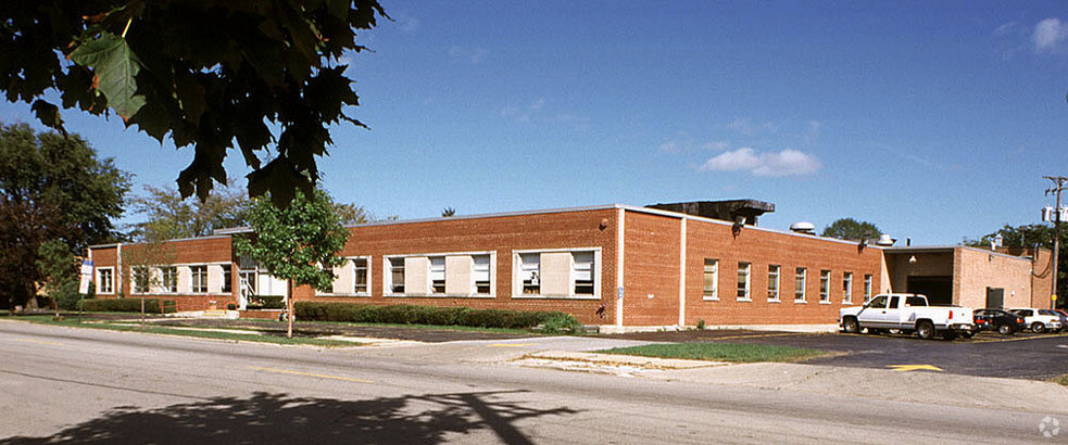 8035 Austin Ave, Morton Grove, IL for sale - Primary Photo - Image 2 of 16