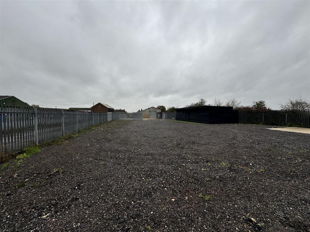 London Rd, Teynham to rent Building Photo- Image 1 of 6