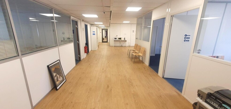 Office in Versailles to rent - Interior Photo - Image 3 of 15