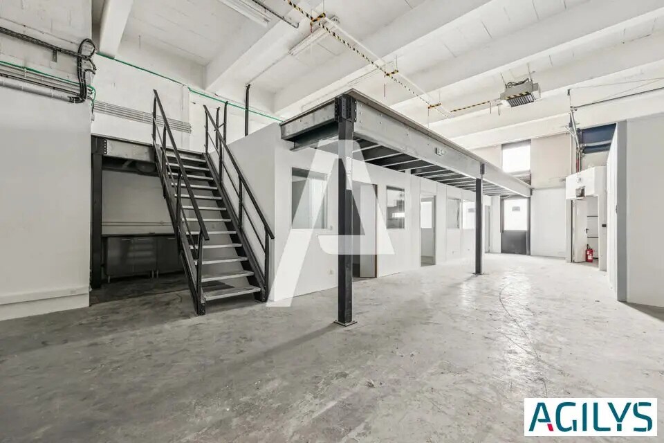 Light Industrial in Rungis to rent Building Photo- Image 1 of 6
