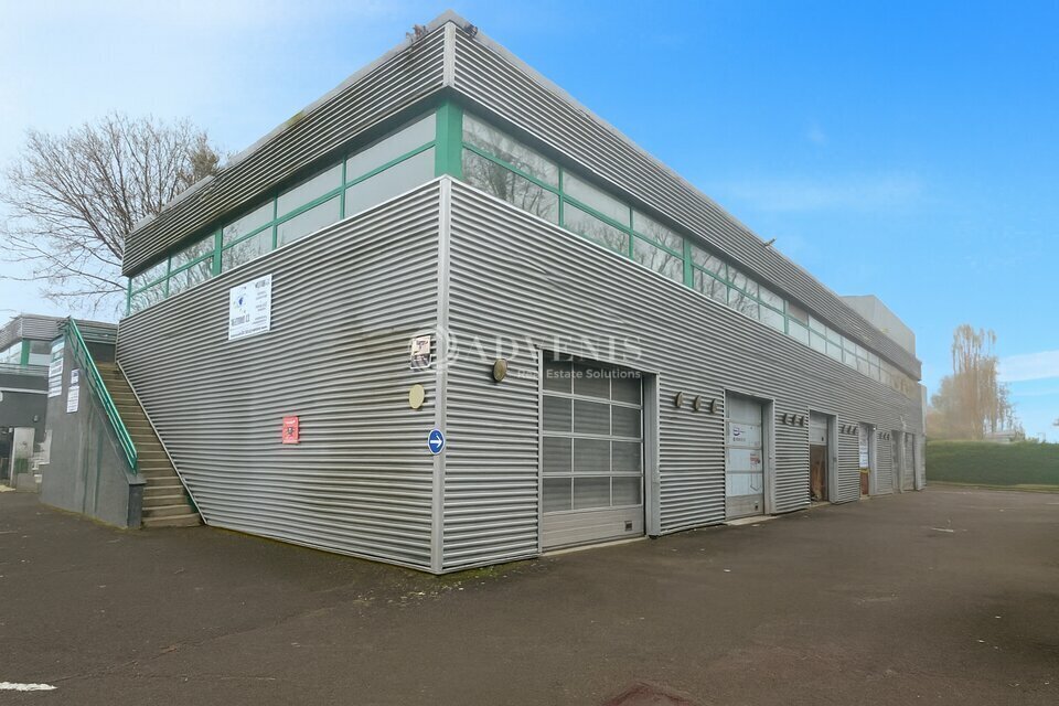 Industrial in Taverny to rent Building Photo- Image 1 of 7