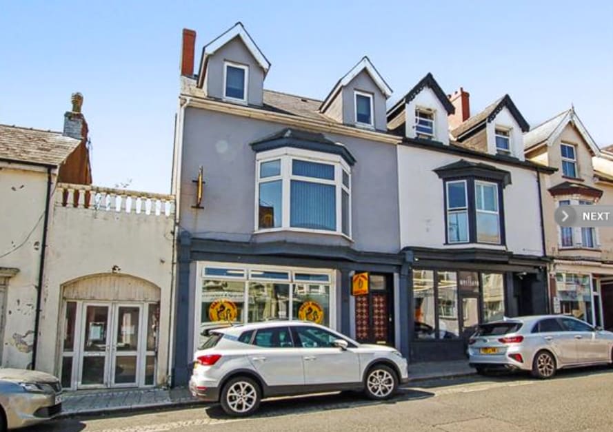 28 Queen St, Pembroke Dock for sale Primary Photo- Image 1 of 5