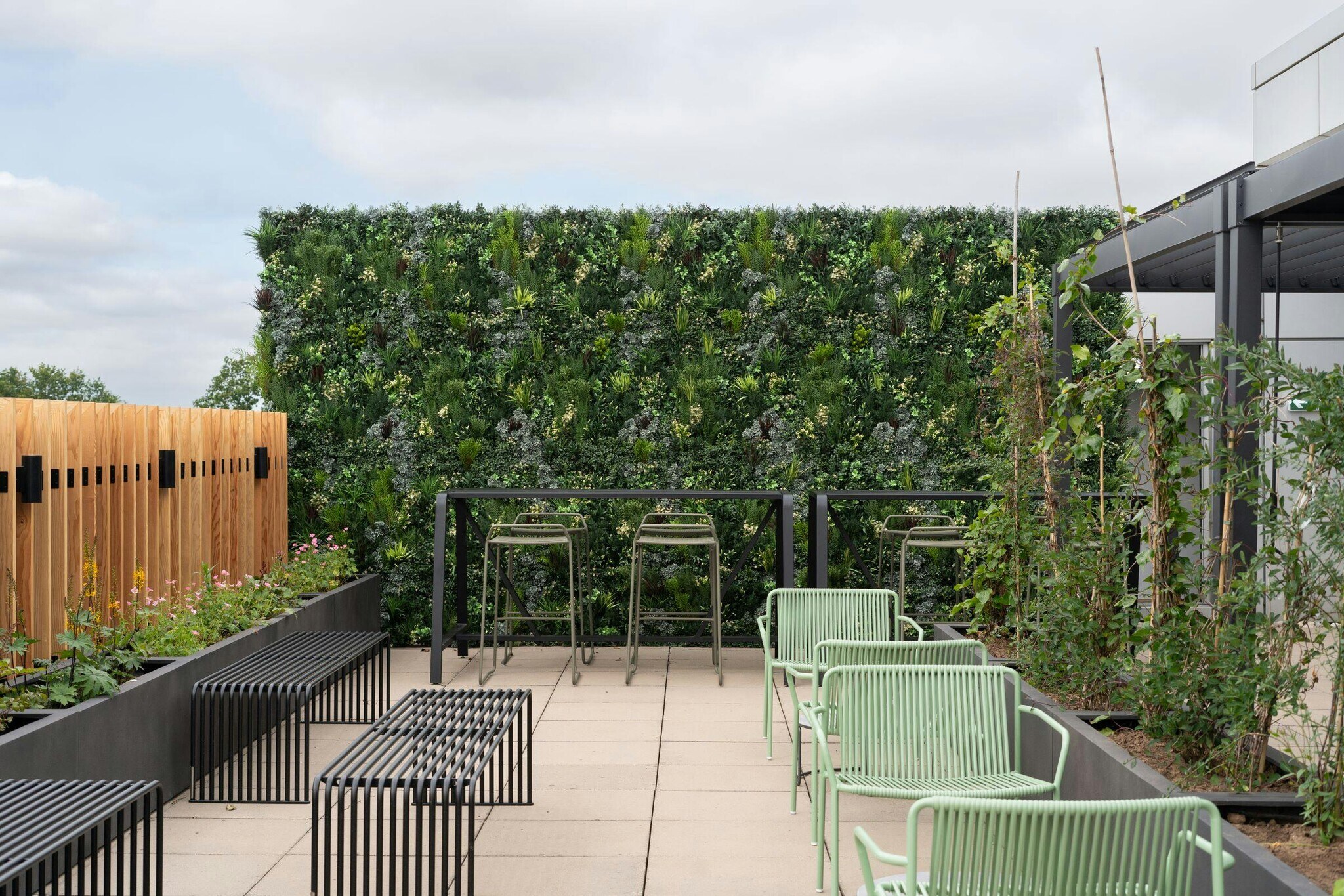 Wharfedale Rd, Wokingham to rent Building Photo- Image 1 of 3