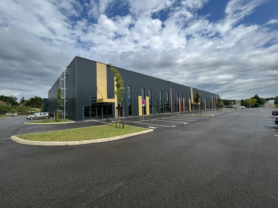 Light Industrial in Villefontaine to rent Building Photo- Image 1 of 14