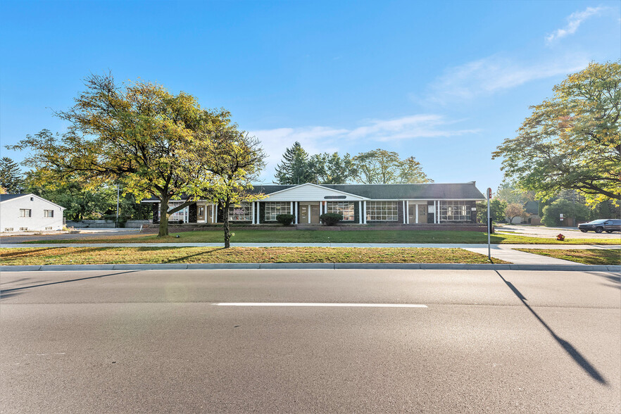 29906-29940 Orchard Lake Rd, Farmington Hills, MI for rent - Building Photo - Image 1 of 26