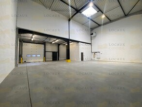 Light Industrial in SAINT-OUEN-L'AUMONE to rent Interior Photo- Image 2 of 14