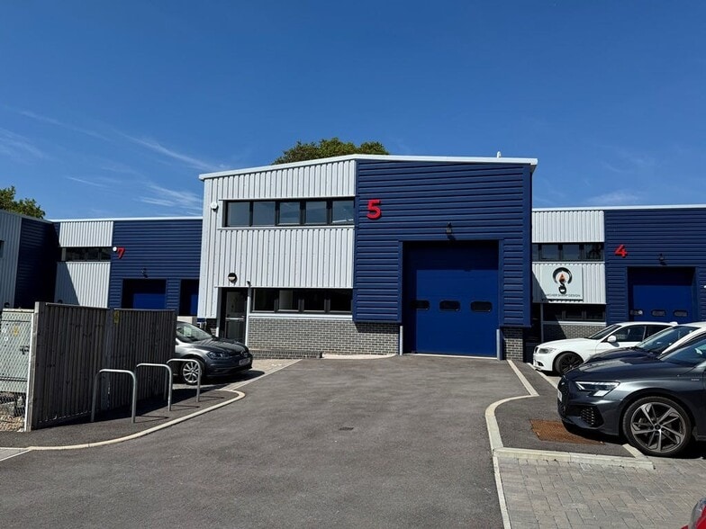 1-9 Winchester Hl, Romsey for sale - Building Photo - Image 2 of 4