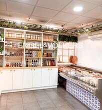 Retail in Barcelona, Barcelona to rent Interior Photo- Image 2 of 7