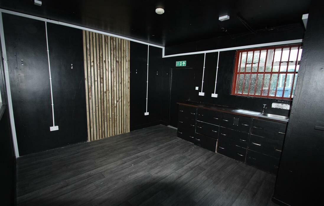 6 High St, Ballynahinch to rent Interior Photo- Image 1 of 2