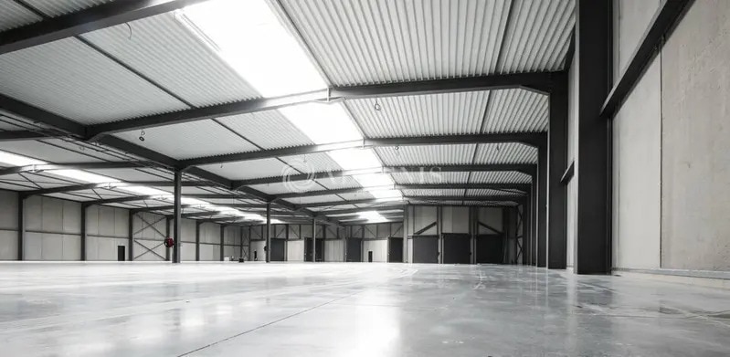 Light Industrial in Le Mesnil-Amelot to rent - Interior Photo - Image 2 of 12