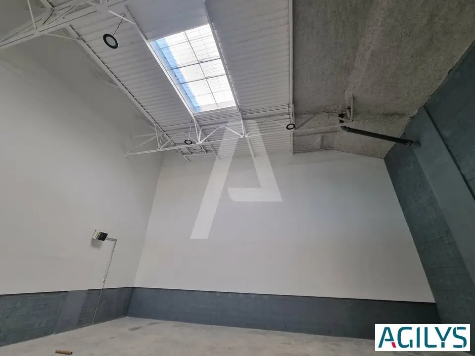 Location Entrepôt 282 m² à 15 000 m² - Photo 1