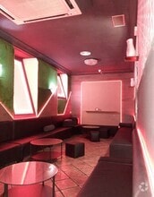 Retail in Madrid, Madrid to rent Interior Photo- Image 2 of 4