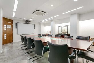 8 Baltic St E, London to rent Interior Photo- Image 1 of 4