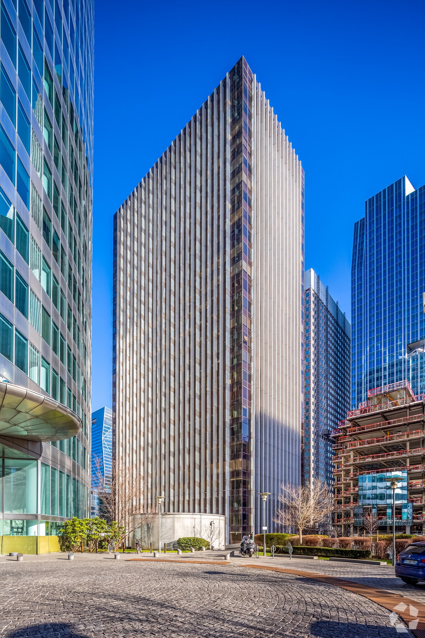 1 Place De La Pyramide, Puteaux to rent Primary Photo- Image 1 of 4