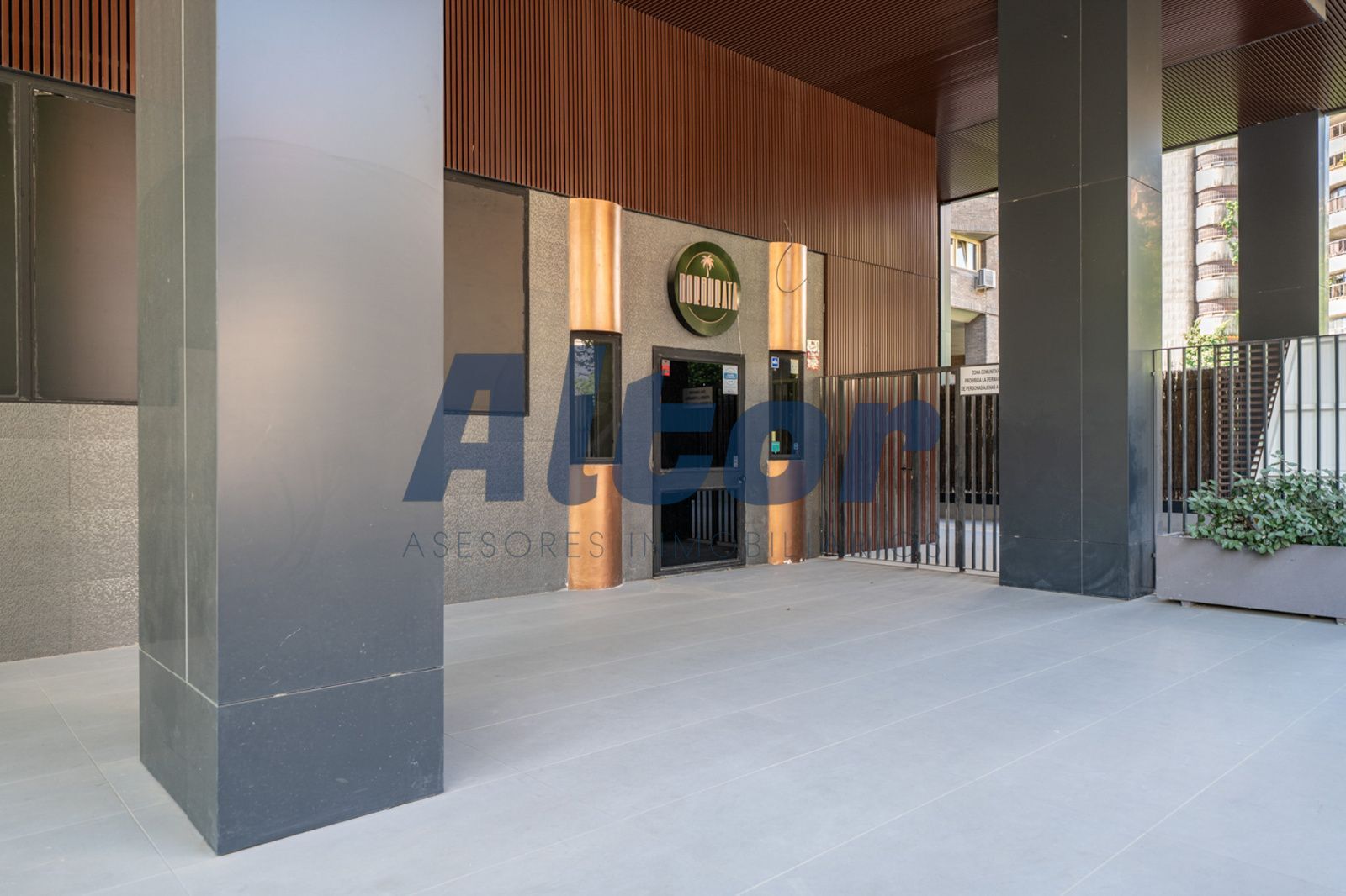 Retail in Madrid, Madrid to rent Building Photo- Image 1 of 11