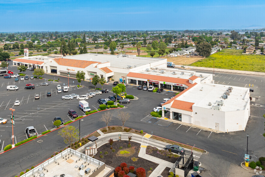 862-910 W Henderson Ave, Porterville, CA for sale - Primary Photo - Image 1 of 1