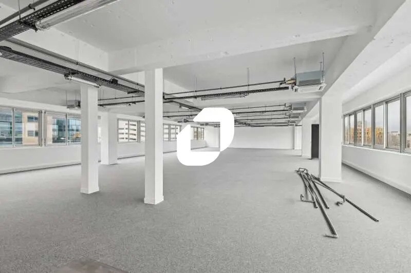 Office in Nanterre to rent - Interior Photo - Image 2 of 12