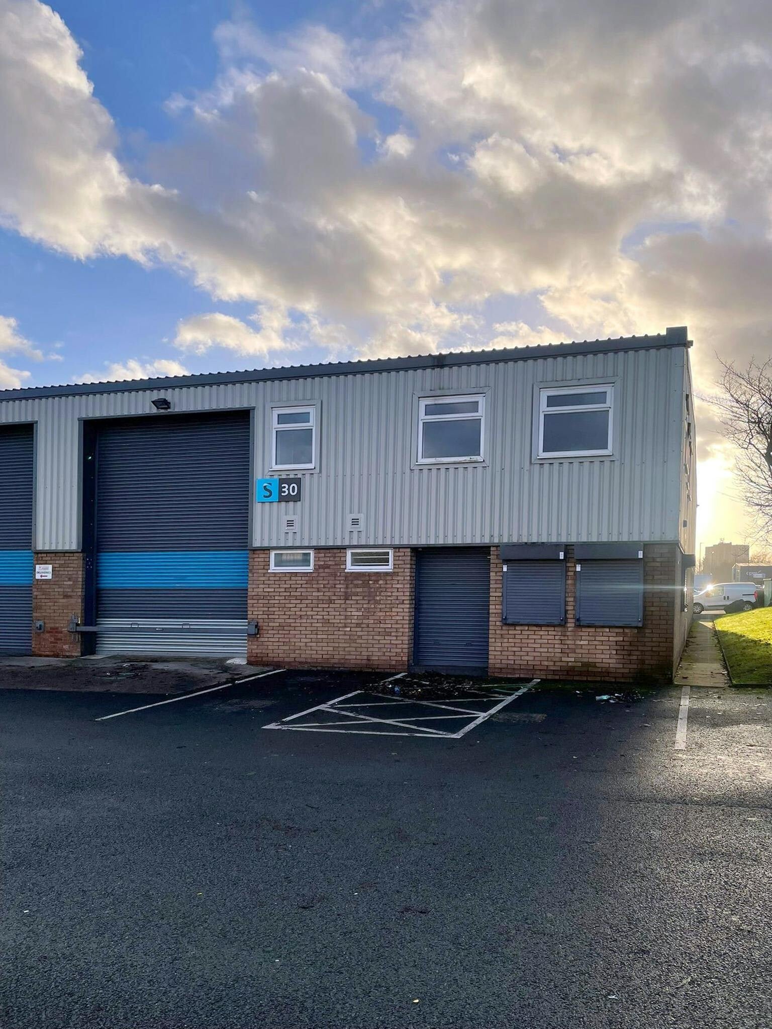 Caledonia Way, Manchester to rent Building Photo- Image 1 of 7