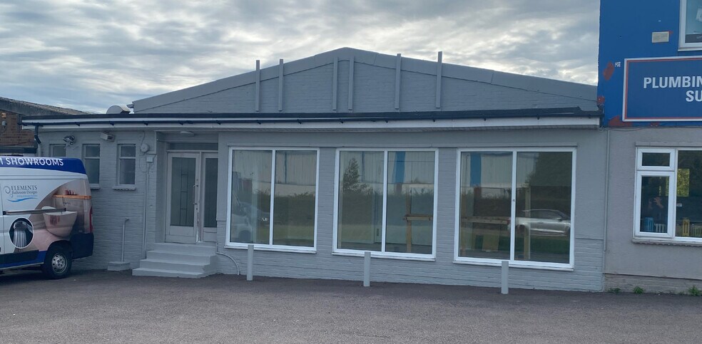 15 Clifton Rd, Huntingdon to rent - Building Photo - Image 1 of 4