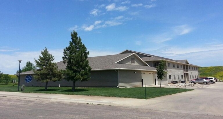 2413 Stanton Dr, Pierre, SD for sale Primary Photo- Image 1 of 1