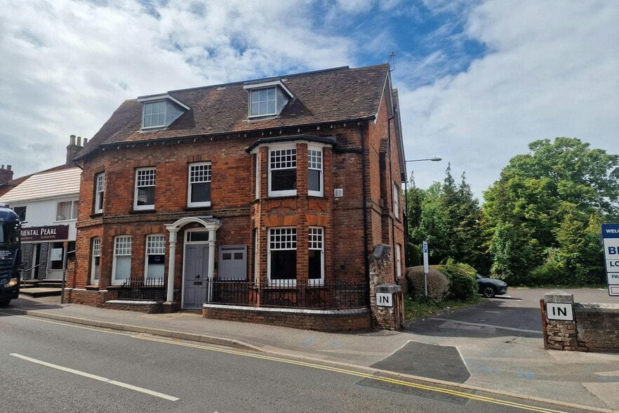 15 Winchester Rd, Basingstoke to rent - Building Photo - Image 2 of 3
