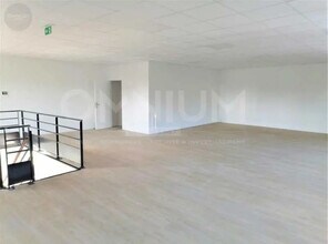 Office in Villefontaine to rent Interior Photo- Image 2 of 4