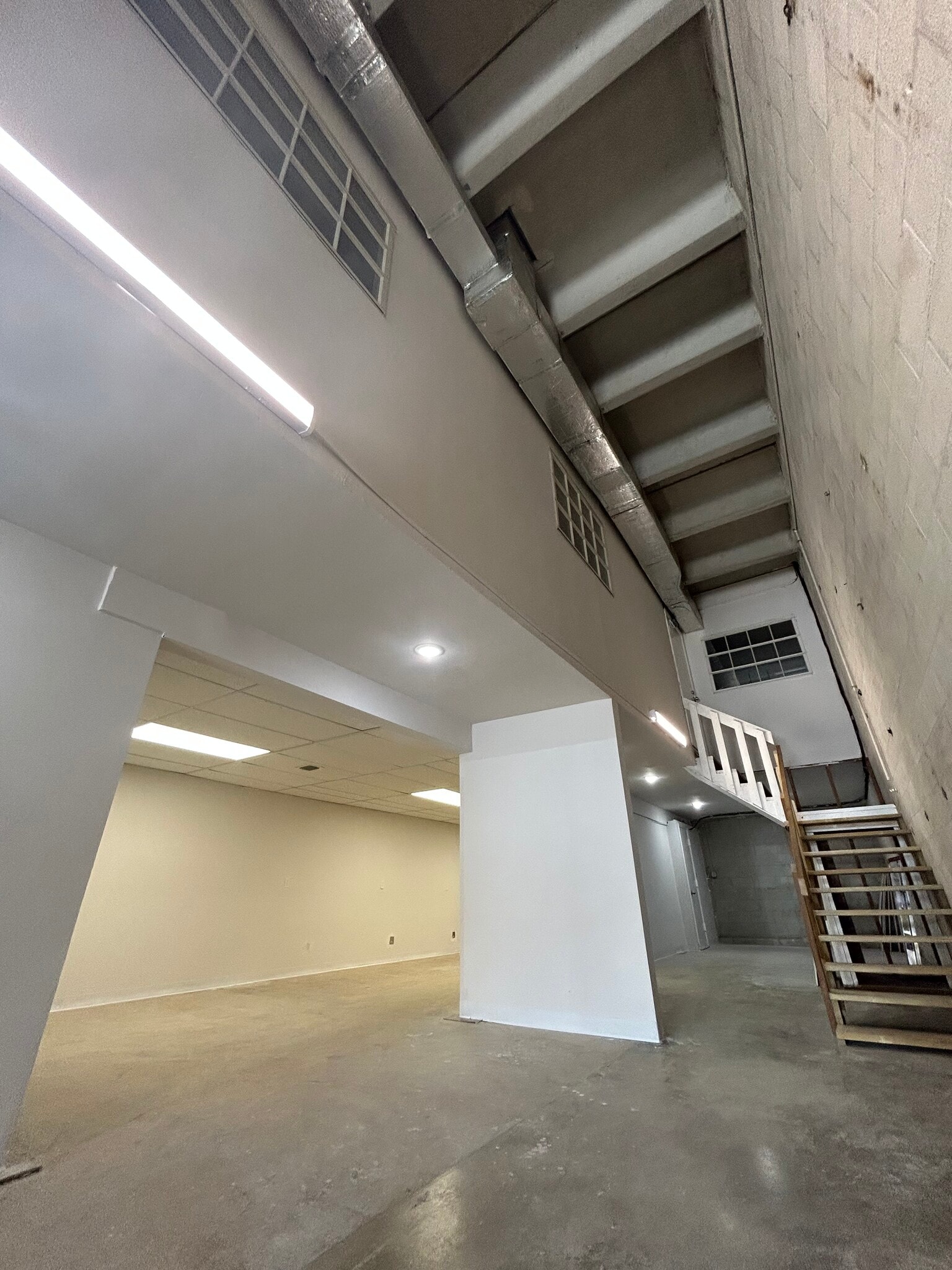 8410-8432 NW 61st St, Miami, FL to rent Building Photo- Image 1 of 12