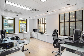 561 Seventh Ave, New York, NY for rent Interior Photo- Image 1 of 7