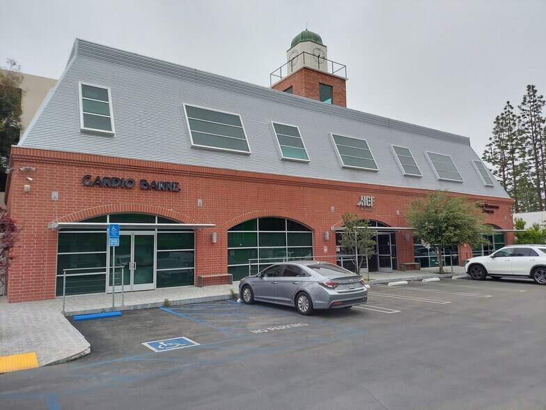 21747 Erwin St, Woodland Hills, CA for sale - Building Photo - Image 1 of 1