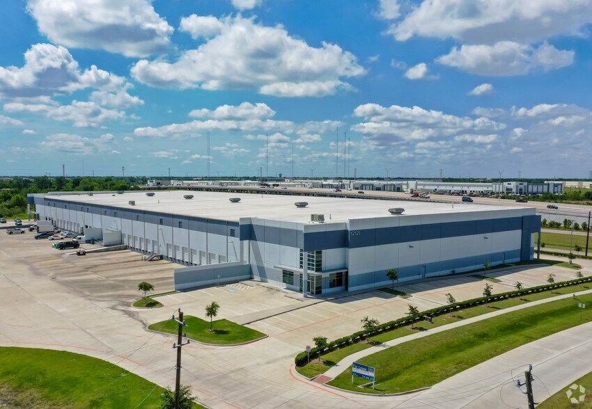 12121 McLain Rd, Houston 77071 UK