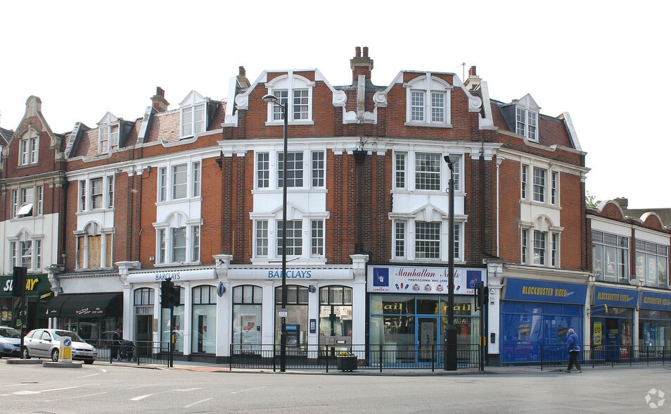 209-211 Hamlet Court Rd, Westcliff On Sea for sale - Primary Photo - Image 1 of 1