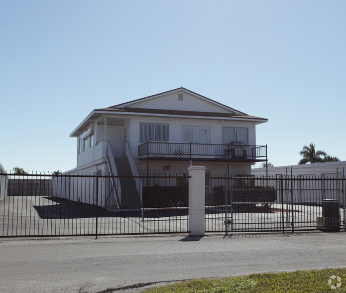 11591 Chitwood Dr, Fort Myers, FL for sale - Primary Photo - Image 1 of 1