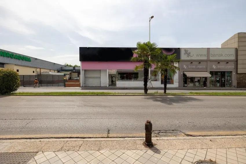 Retail in Granada for sale Building Photo- Image 1 of 26