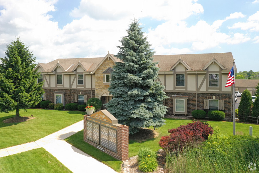 11520 N Port Washington Rd, Mequon, WI for rent - Building Photo - Image 1 of 5